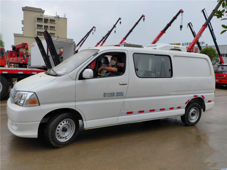 國六金杯新快運雙排冷藏車