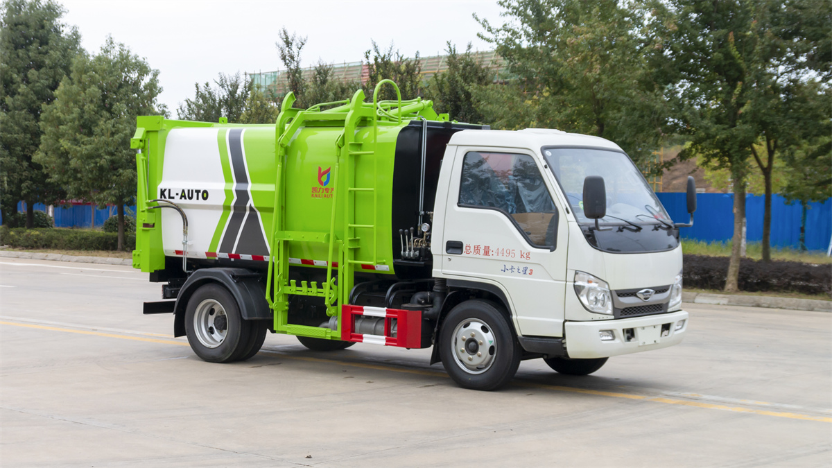 5方掛桶垃圾車(chē)-福田小卡3藍(lán)牌側(cè)裝壓縮掛桶垃圾車(chē)廠家