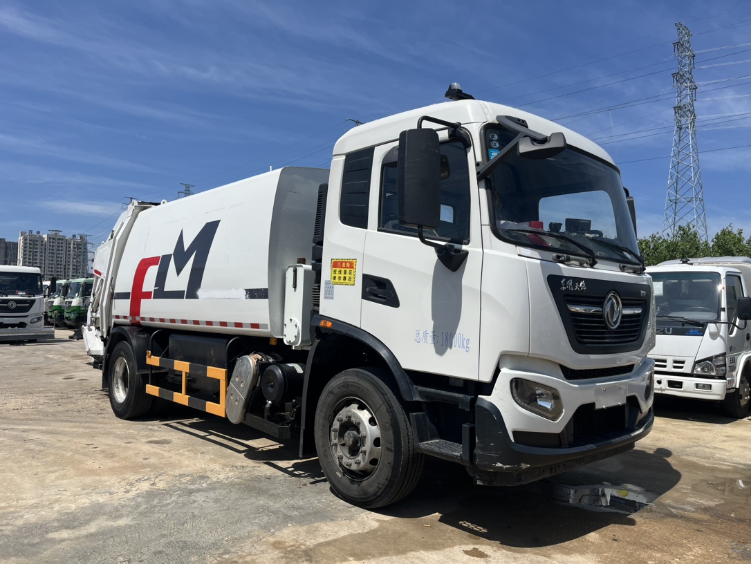 二手福龍馬14方壓縮 2??年份：2021年6月 3??發(fā)動機：康機230馬力，國六 4??底盤配置：東風天錦底盤，4500軸距，六檔變速箱，275真空胎 5?